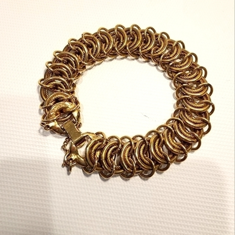 Vintage Gold Bracelet With Secure Clasp‎